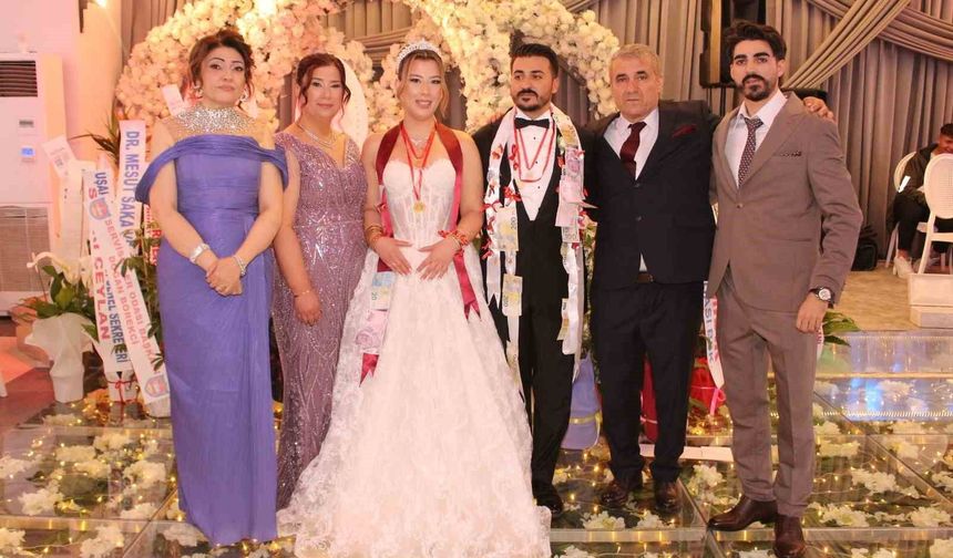 15 kişinin şahit olduğu nikahla dünya evine girdiler