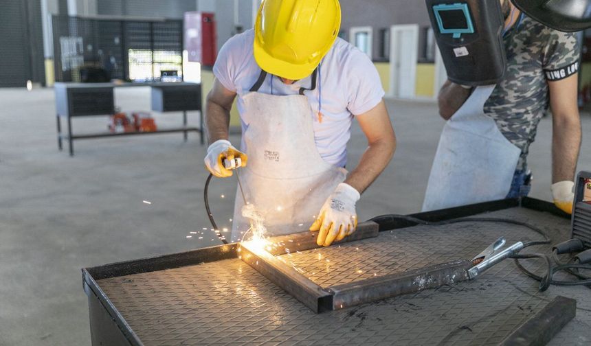 Mersin Büyükşehir’den eğitime ve istihdama güçlü destek
