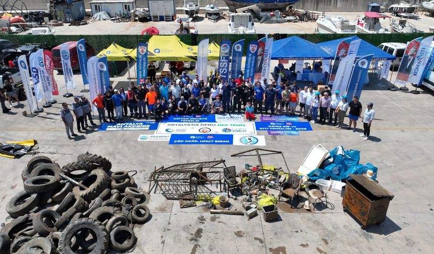 Mavi sular deniz değil adeta atık deposu gibi