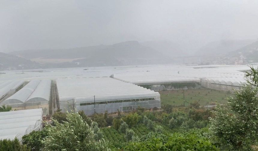 Mersin’de beklenen yağış başladı