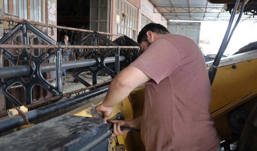 Buğday hasadı öncesi biçerdöverlere bakım yapılıyor
