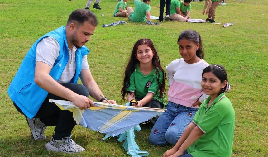 Akdeniz Millet Bahçesi’nde uçurtma şenliği