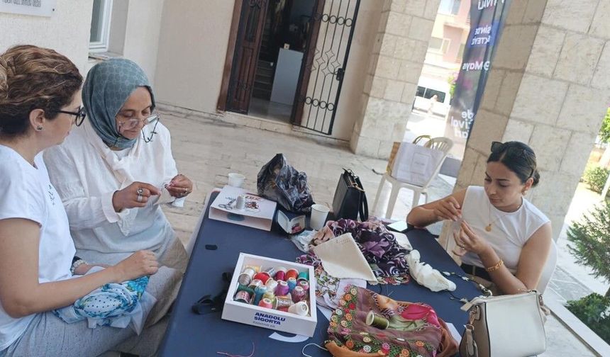 İğne işi tülbent oyası kültürünü yaşatmaya çalışıyorlar
