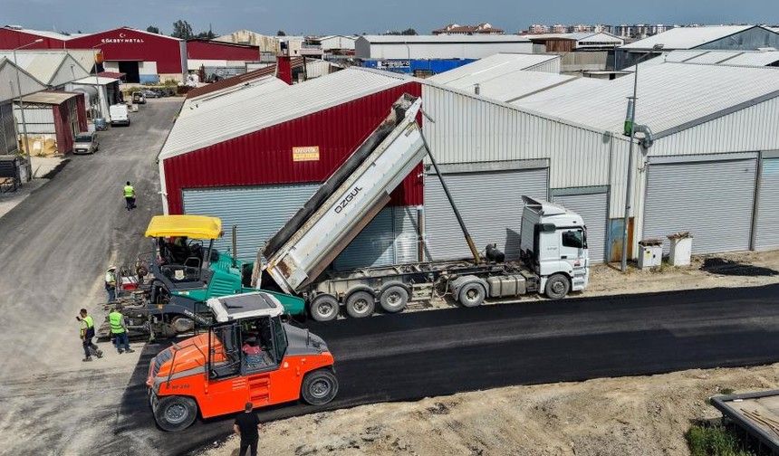 Tarsus’ta asfalt ve park yenileme çalışmaları sürüyor