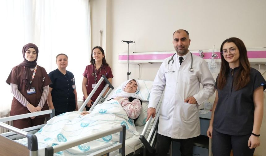Göğsünden 7 kilo 750 gram kitle çıkarıldı