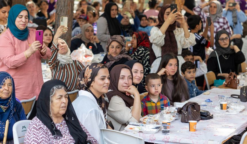 Kadınlar Anneler Günü için Tarsus Gençlik Merkezinde buluştu