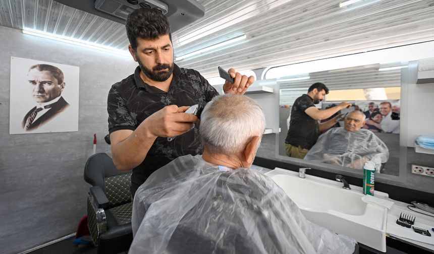 Mersin'de mobil kuaför bayram öncesi kırsalda