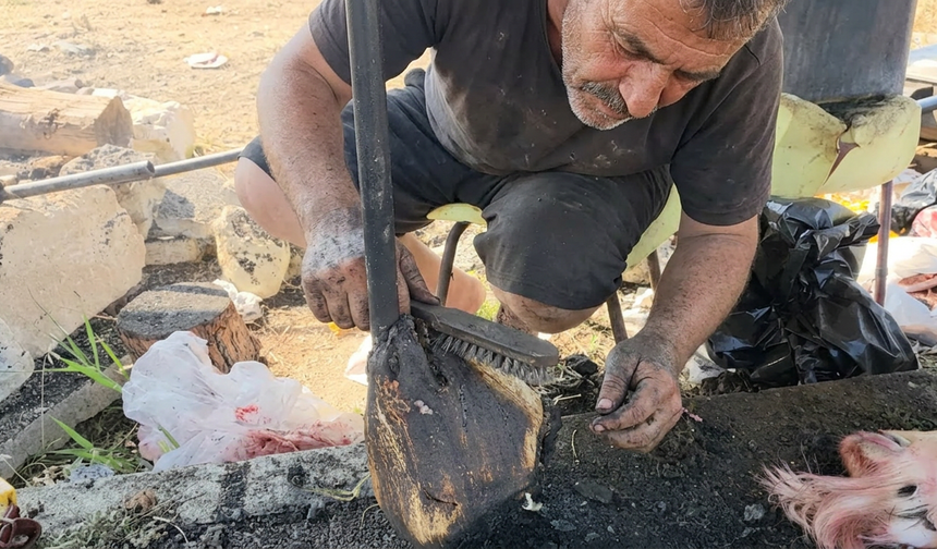 Tarsus’ta bayram geleneği: Kelle-ayak ütücüleri yine iş başındaydı