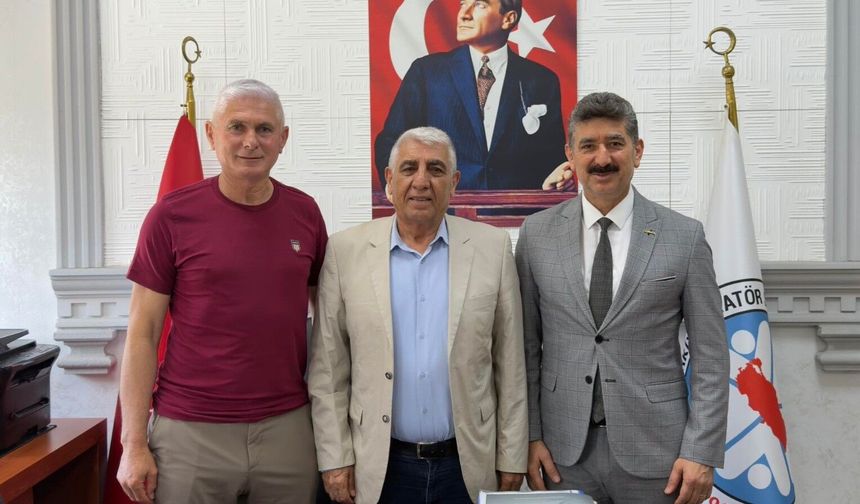 Eski futbolcu Mersin ASKF'de anıları tazeledi