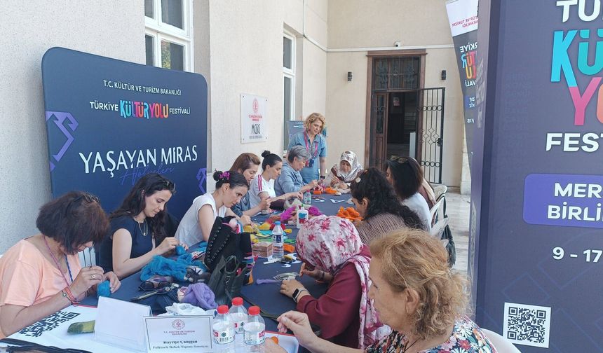Geleneksel keçe sanatı sanatseverlerle buluştu