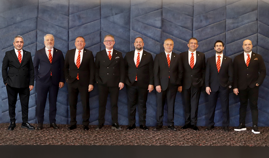 Mersin'de sarı-kırmızılı camia tek çatı altında toplandı