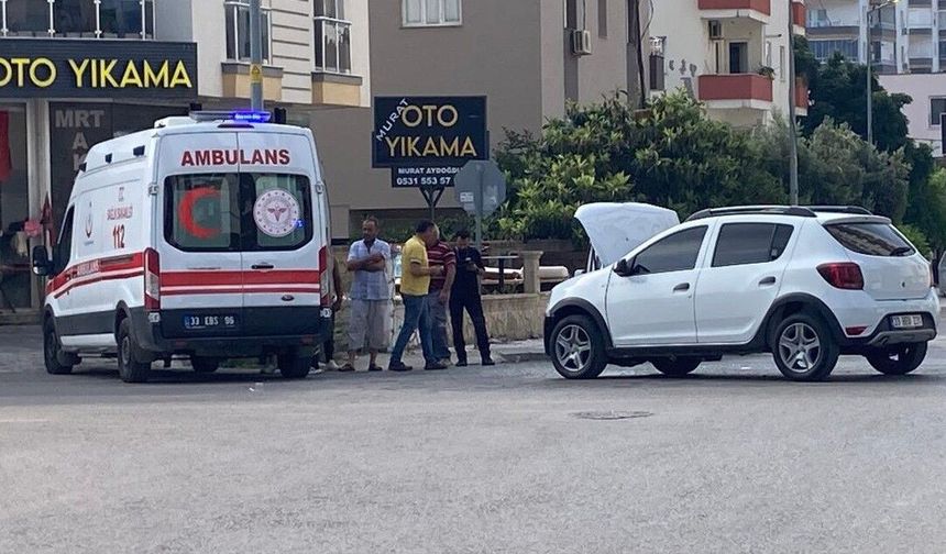 Erdemli’de kavşakta kaza: 2 yaralı