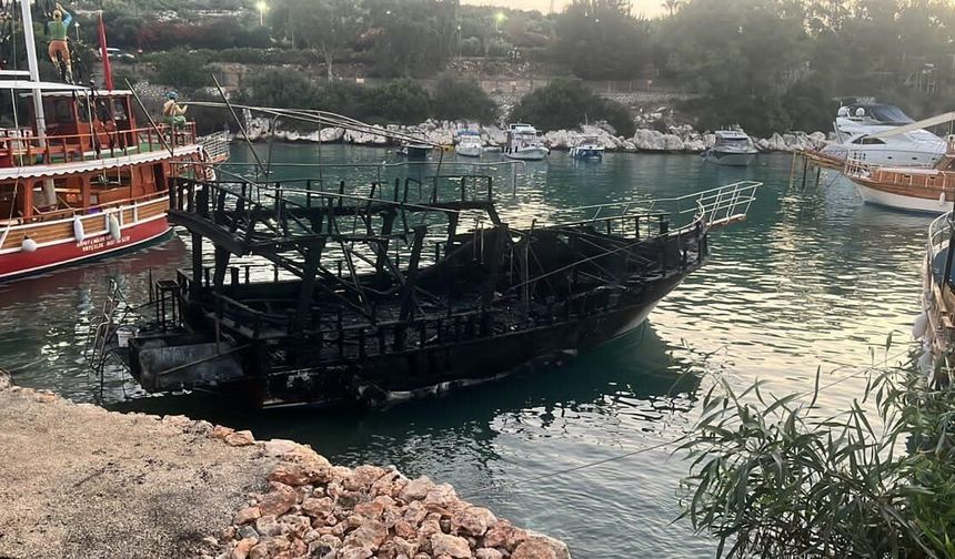 Mersin'de 6 tekne alevlere teslim oldu