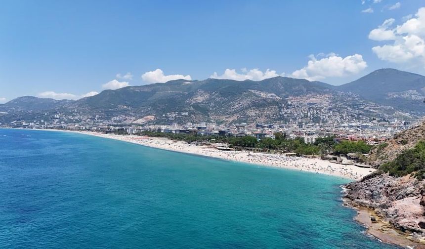 Alanya’da termometreler 31 dereceyi gösterdi, sahiller doldu