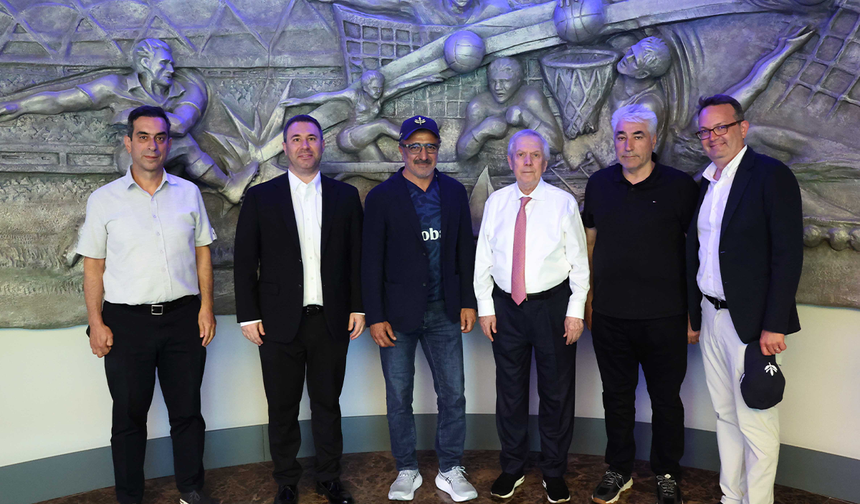Fenerbahçe Başkanı Aziz Yıldırım, Chobani Kurucusu ve CEO’su Hamdi Ulukaya’yı ağırladı