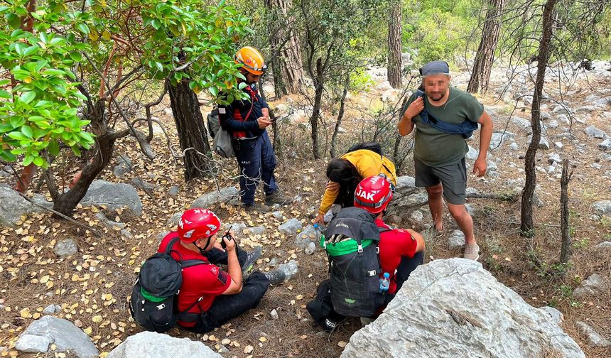 Dağda kaybolan 2 arkadaş 10 saatlik operasyonla kurtarıldı