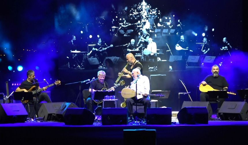 Mersinli türkücü caz festivalinde sahne aldı