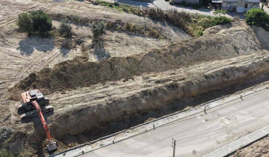 Tarsus'ta heyelan riskine karşı 240 metrelik istinat duvarı