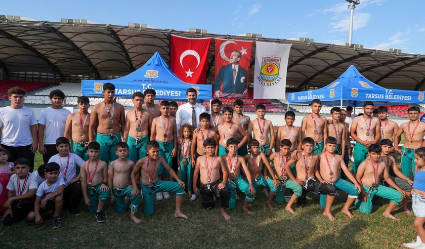 Tarsus Gelecek Spor Kulübü'nde yaz kursları başladı, başarılar ödüllerle taçlandırıldı