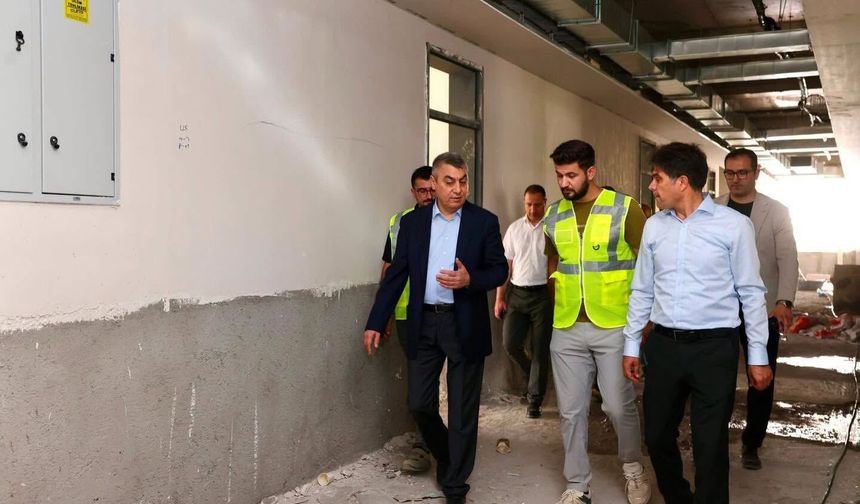 Vali Toros, Tarsus'taki okul inşaatlarını yerinde inceledi