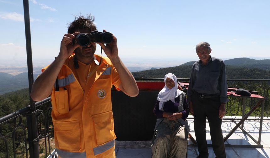 Anne ve babasının 35 yıl çalıştığı kulede şimdi o var