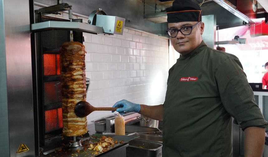 Sıcakta döner ustalarının zorlu mesaisi