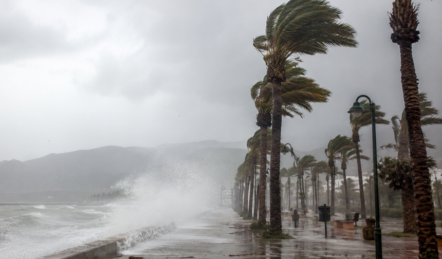 Mersin'de kuvvetli rüzgar alarmı