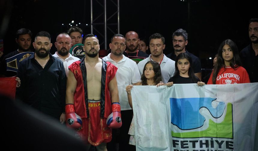 Fethiye’de büyük boks gecesi: Şampiyon Türk sporcu oldu