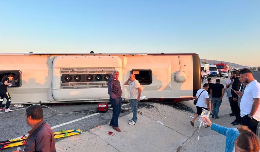 Kütahya’da devrilen yolcu otobüsünde 31 yaralı!