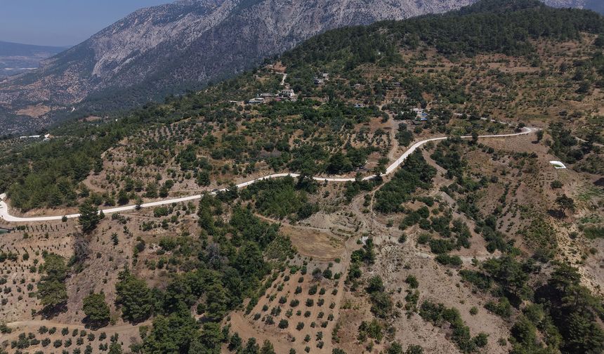 8 kilometrelik yol ilk kez asfaltla buluştu