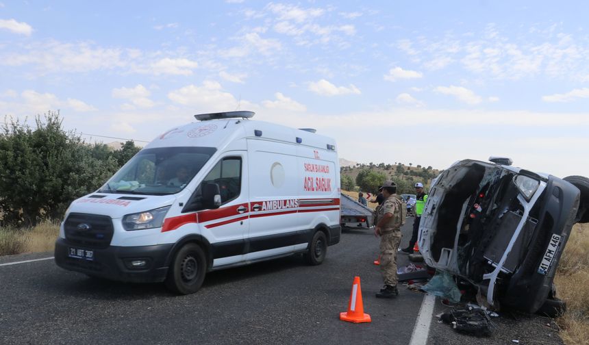 Lice’de feci kaza: 3 kişi hayatını kaybetti, 11 yaralı