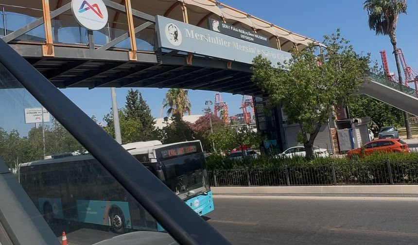Üst geçitte çifte arıza: Ne yürüyen merdiven ne asansör çalışıyor