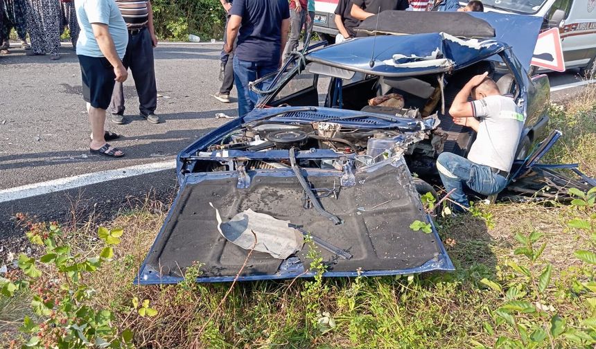 Otomobil ile işçi servisinin çarpıştığı kaza kamerada: 4 yaralı