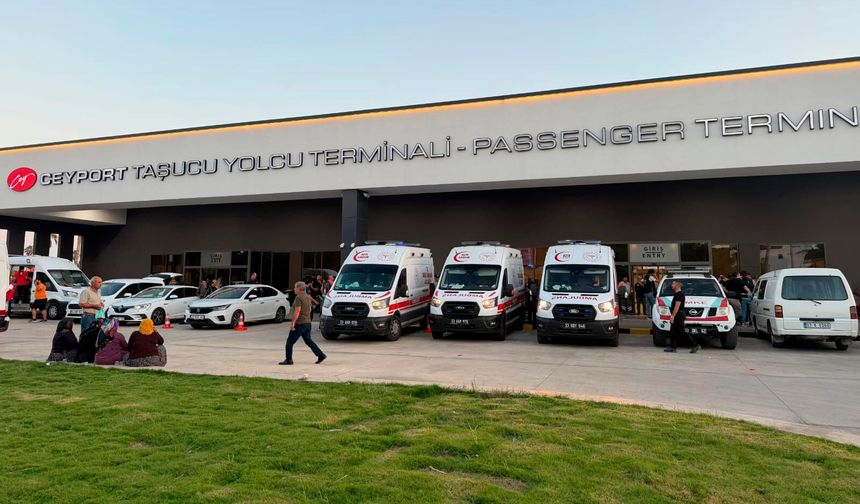 Taşucu Limanı’nda yolcu yakınlarının umutlu bekleyişi