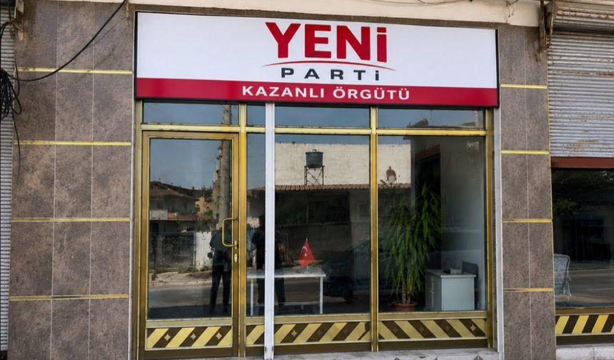 Mersin’de YENİ PARTİ’nin ilk tabelası Kazanlı’da asıldı