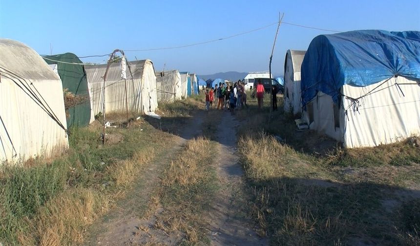 Mevsimlik işçileri, sezonun tamamlanmasını bekliyor