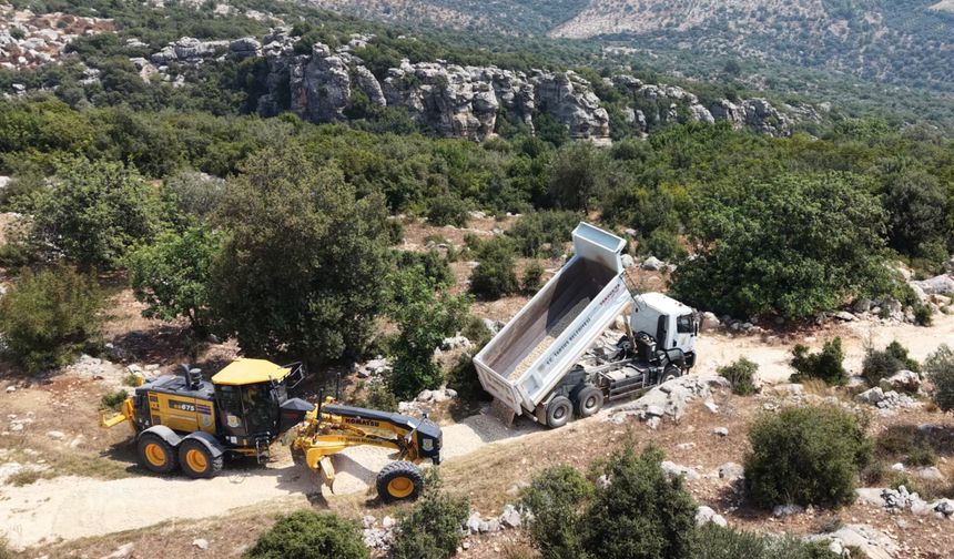 Tarsus Belediyesi'nden kırsal mahallelerde yol hamlesi
