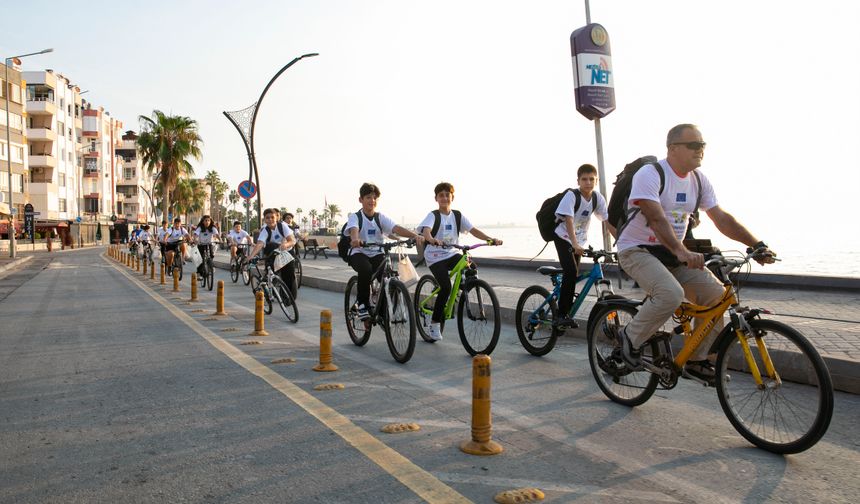 Mersinli öğrenciler evden okula güvenle pedalladı