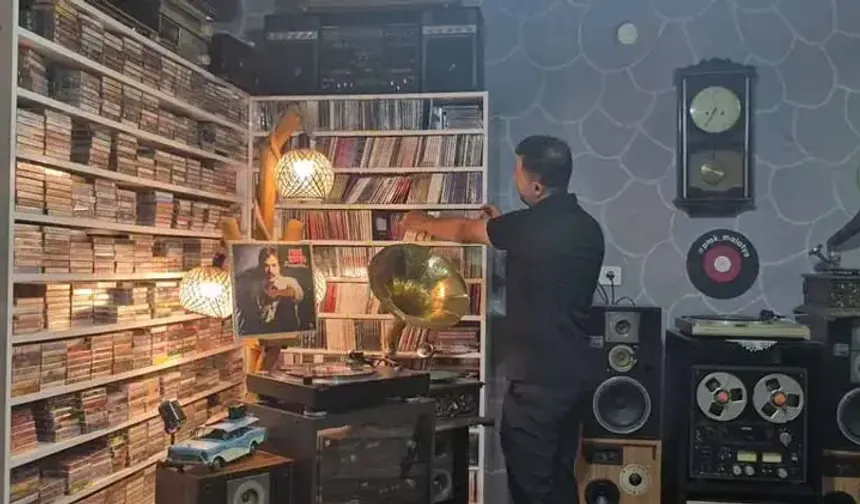 Devasa büyüklükteki plak, cd ve kaset koleksiyonu büyülüyor