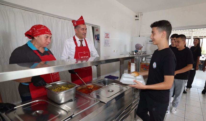 Silifke’de öğrencilere sıcak yemek desteği