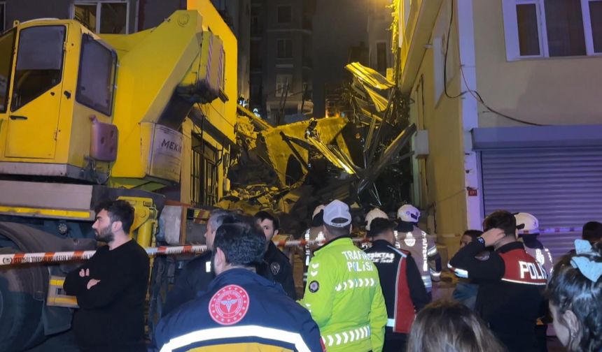 5 katlı metruk bina büyük gürültüyle çöktü
