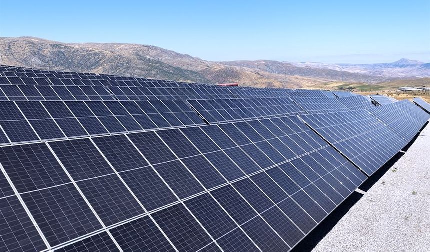 Bakanlıkta elektrik ihtiyacının yüzde 90’ı güneşten