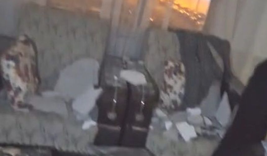 Evde otururken tavandan kopan moloz yığını altında kaldı