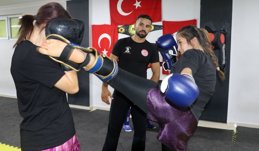 Avrupa şampiyonu olan inşaat işçisi şimdi yeni sporcular yetiştiriyor