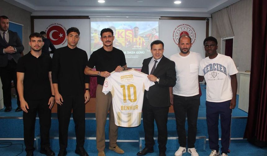 Kayserisporlu futbolcular cezaevindeki  gençlerle buluştu