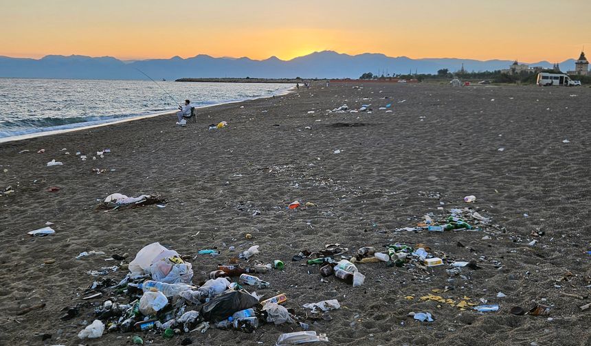 Kumköy sahili yeniden çöplere teslim edildi