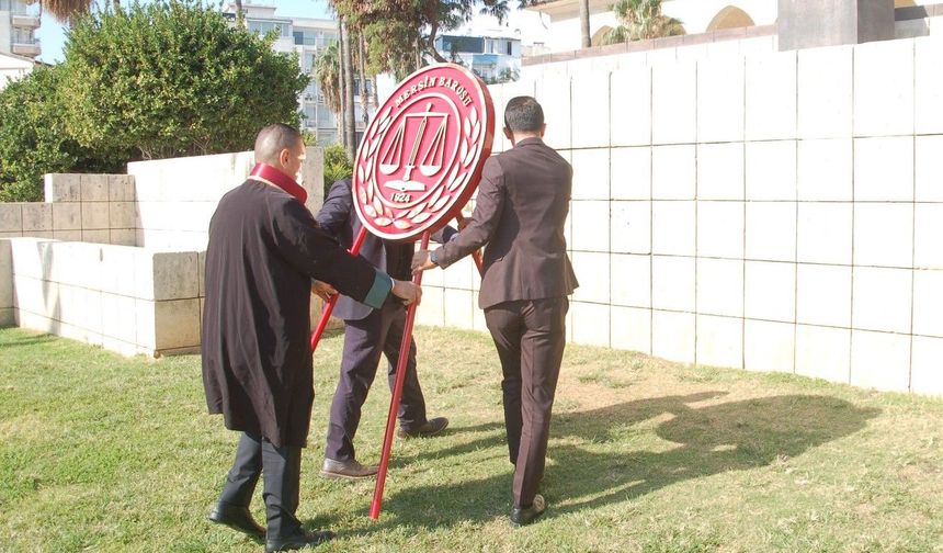 Mersin Barosu göreve Atatürk Anıtına çelenk koyarak başladı