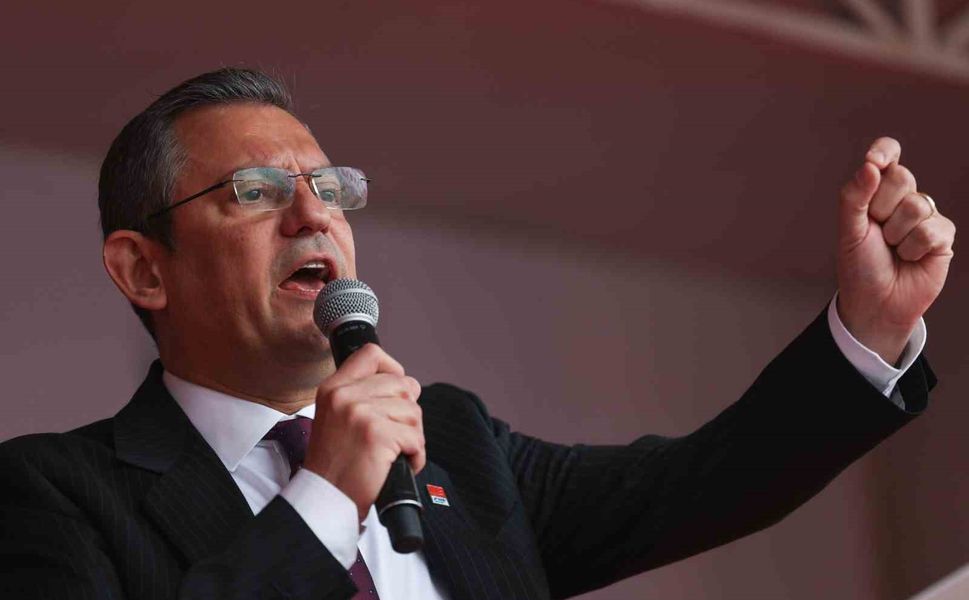 Özgür Özel Canlı Yayında Açıkladı: "23 Milyonun Üzerinde İmza Topladık"