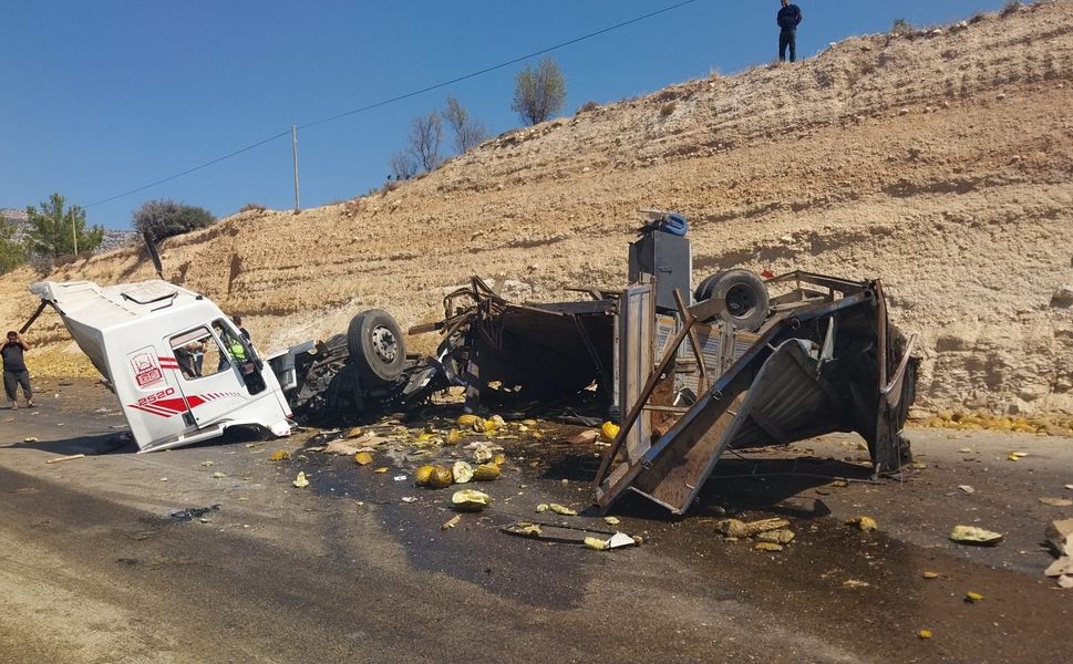Mersin Mut’ta Feci Kaza: Otobüs ve Kamyon Çarpıştı