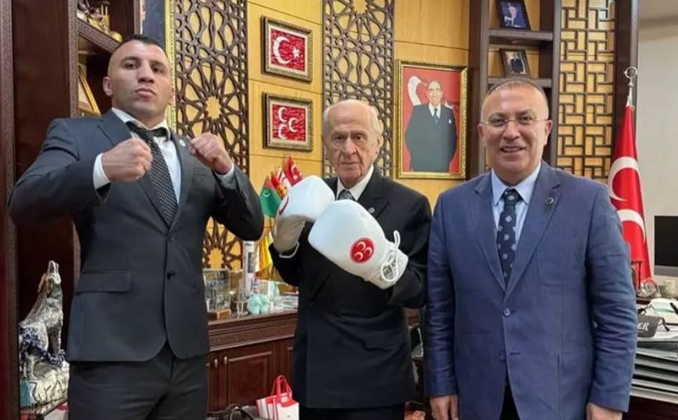Dünya Boks Şampiyonu Avni Yıldırım, MHP Lideri Devlet Bahçeli’yi ziyaret etti